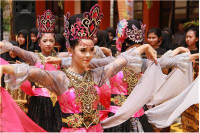 Traditional Indonesian Dance